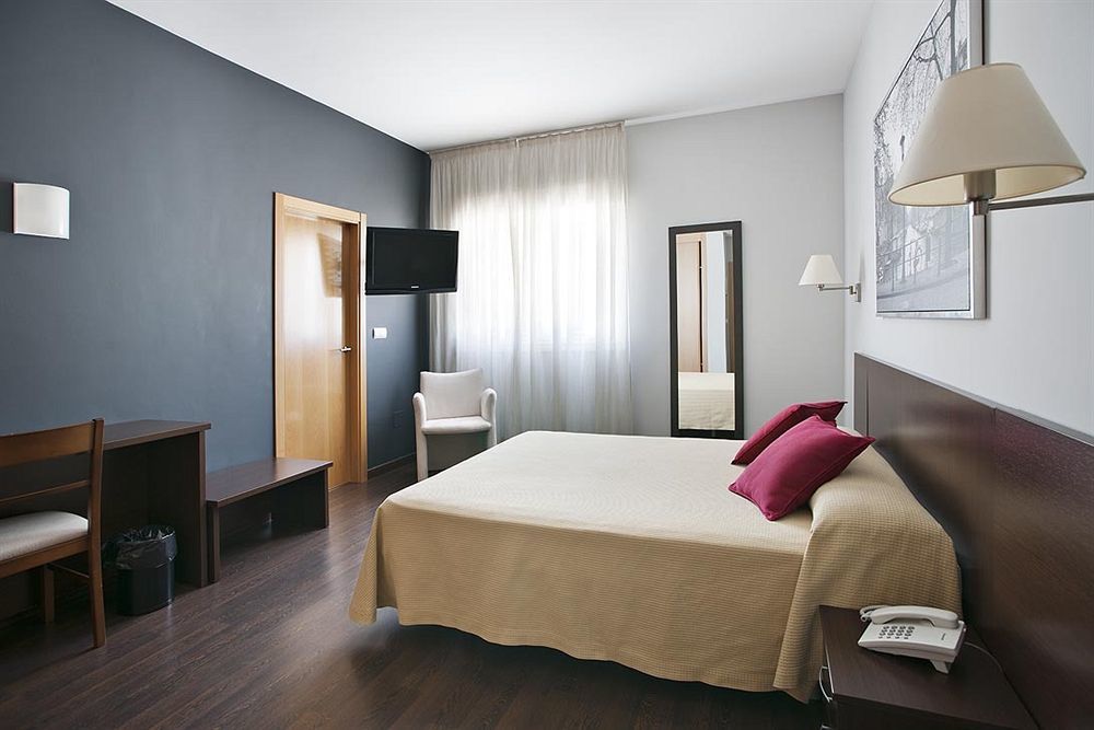 Hostal T4 Paracuellos de Jarama Buitenkant foto