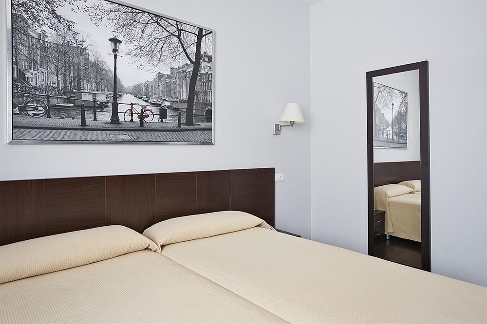 Hostal T4 Paracuellos de Jarama Buitenkant foto