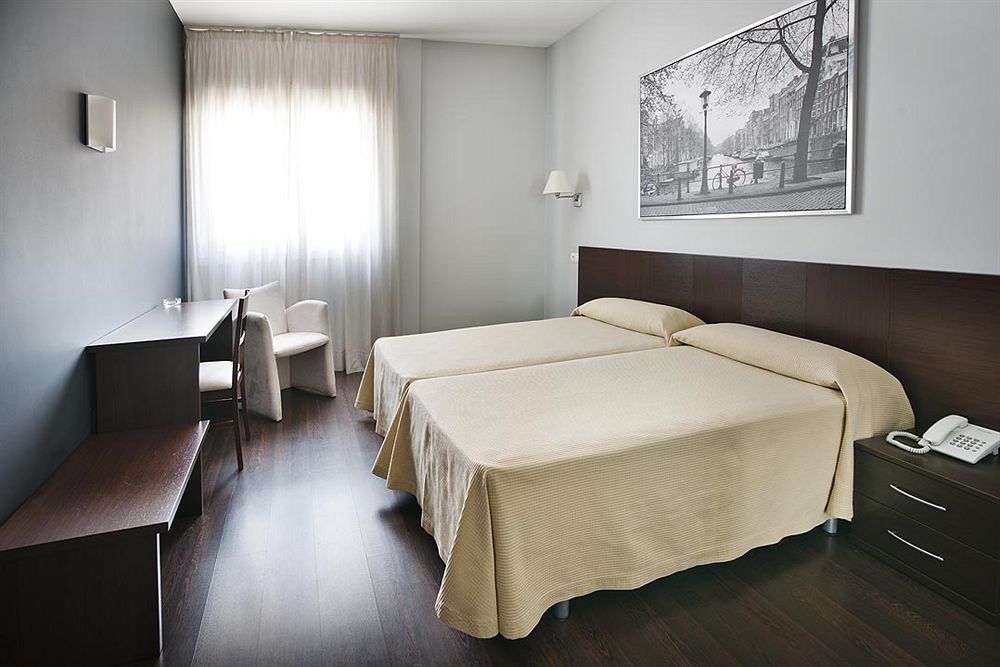 Hostal T4 Paracuellos de Jarama Buitenkant foto