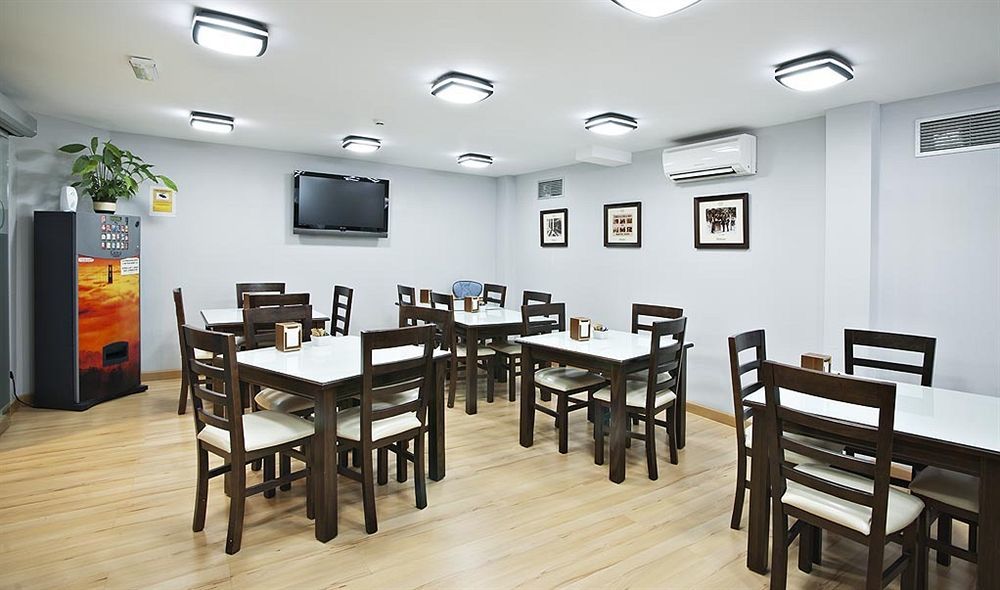 Hostal T4 Paracuellos de Jarama Buitenkant foto