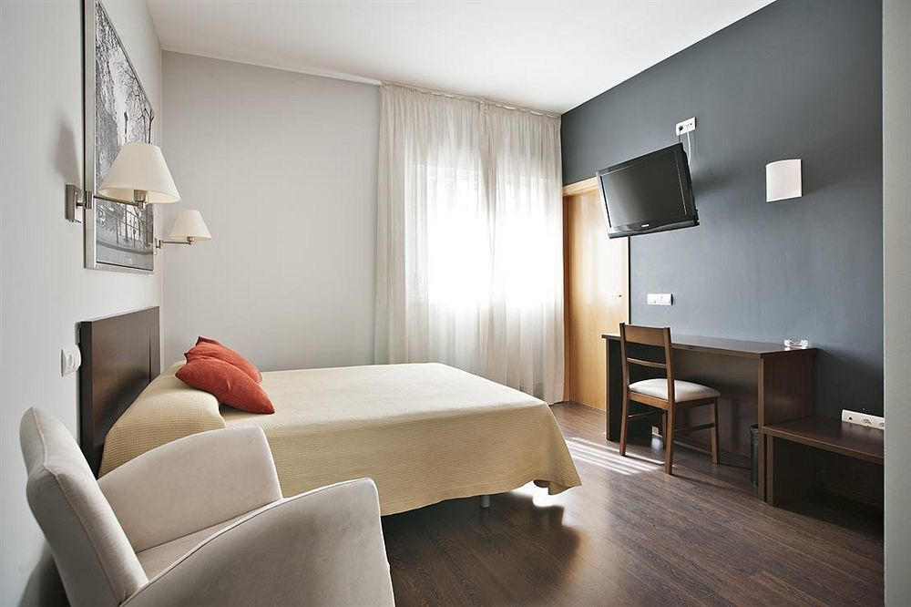Hostal T4 Paracuellos de Jarama Buitenkant foto